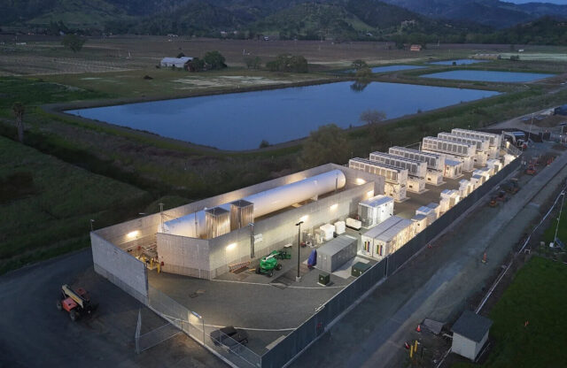 Microgrids with Hydrogen as the Long-Term Solution to California’s Insurance Crisis